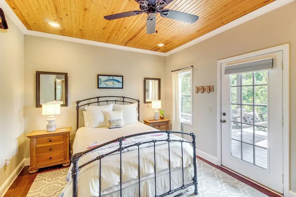 Lake View Home in Silver Point: Walk to Marina