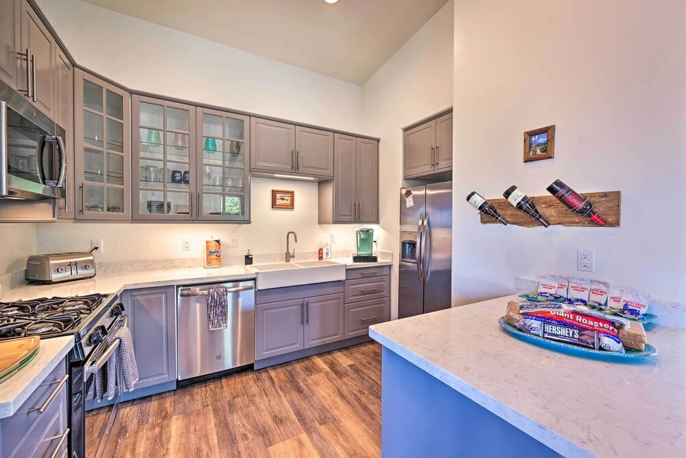 Hot Tub & Views: 'mountain High Pines Retreat'