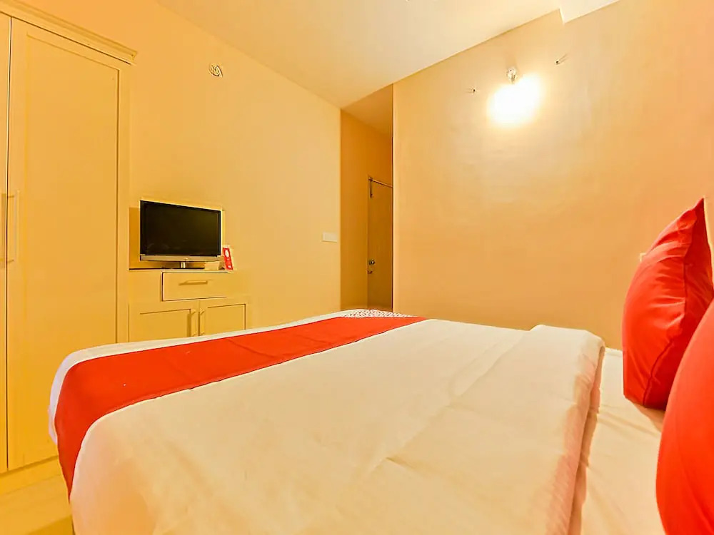 OYO 12179 Hotel Raiban