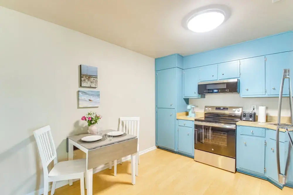 8 Mi to Beaches: Relaxing Retreat in Gulf Breeze