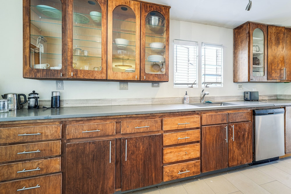 Near Restaurants + Light Rail: Phoenix Getaway