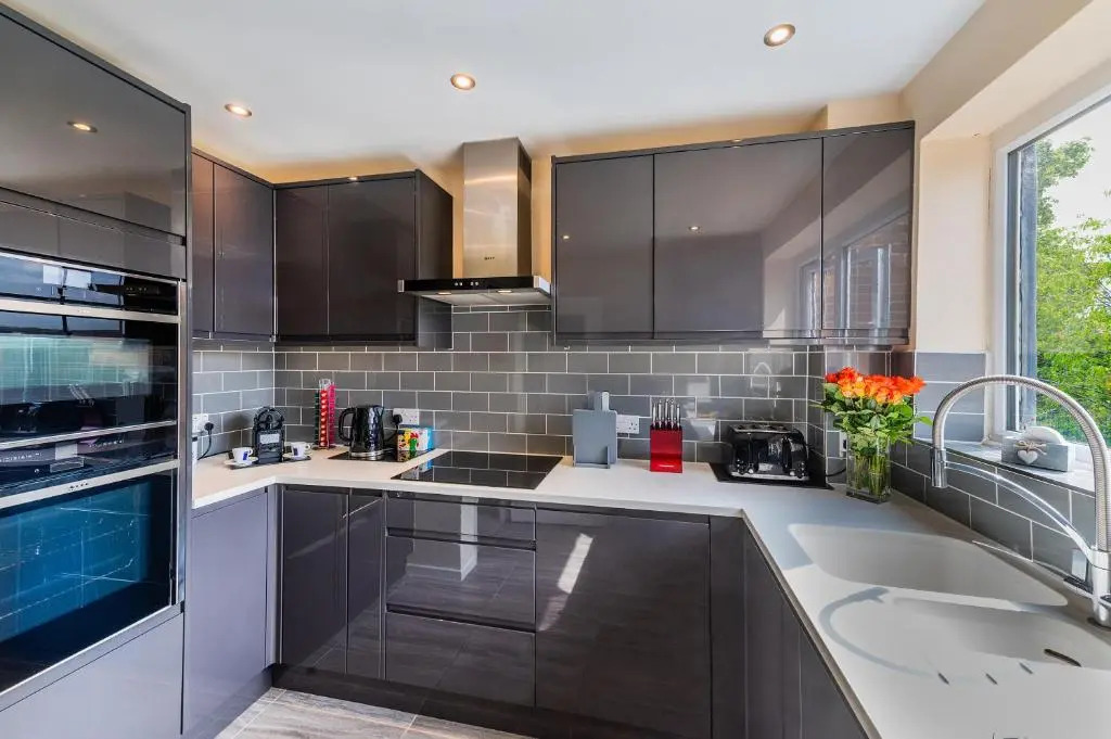 La Casa Suites Windsor