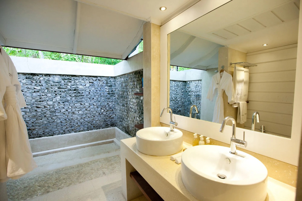 Diamonds Athuruga Maldives Resort & Spa