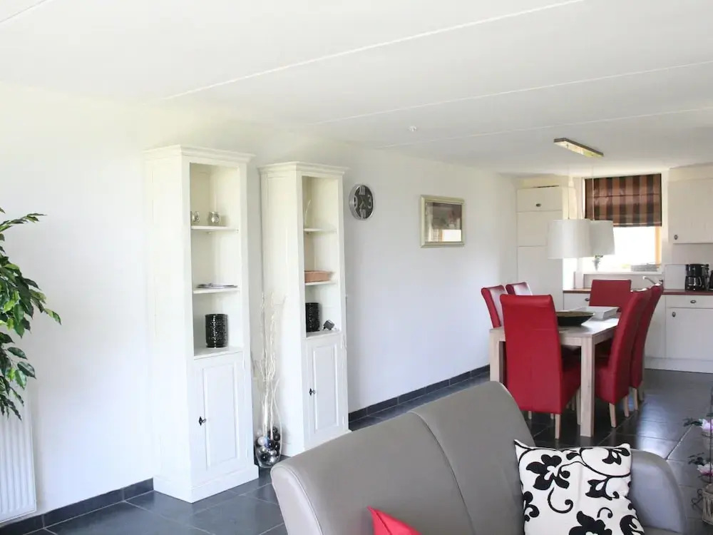 Lovely Holiday Home With Jetty Near Ijsselmeer