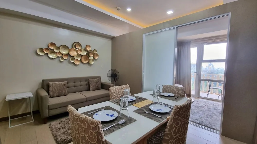 Spacious condo in Venice Luxury Residences