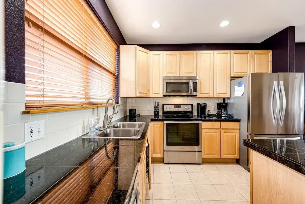 97A Exceptional Views, 4 BR, Central Location