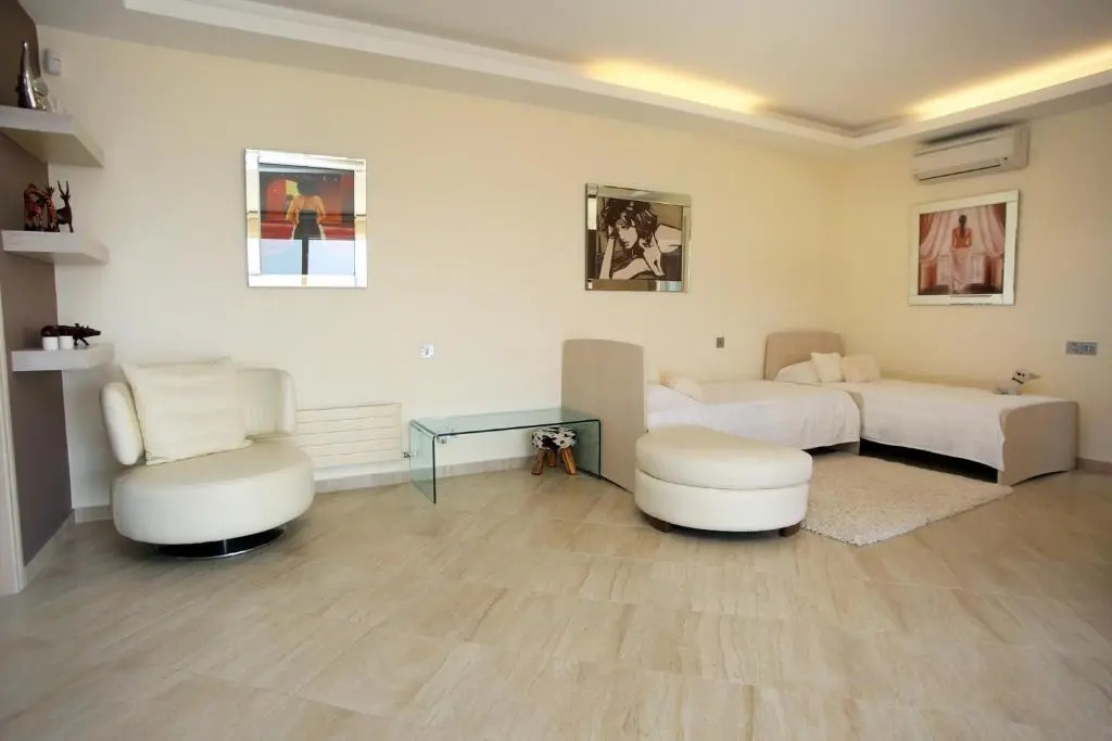 Seafront 5 Bedroom Villa Paradise in Sea Caves