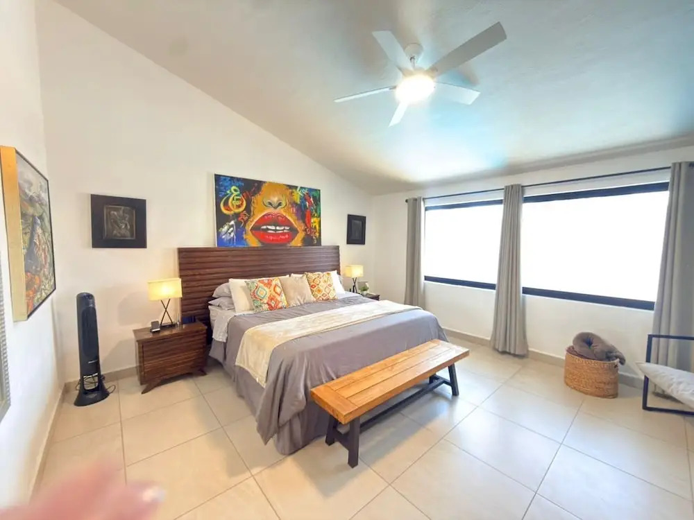 Luxurious 3 Bedroom in Ajijic - Sleeps 6 - Private Gym - Pickleball Court -