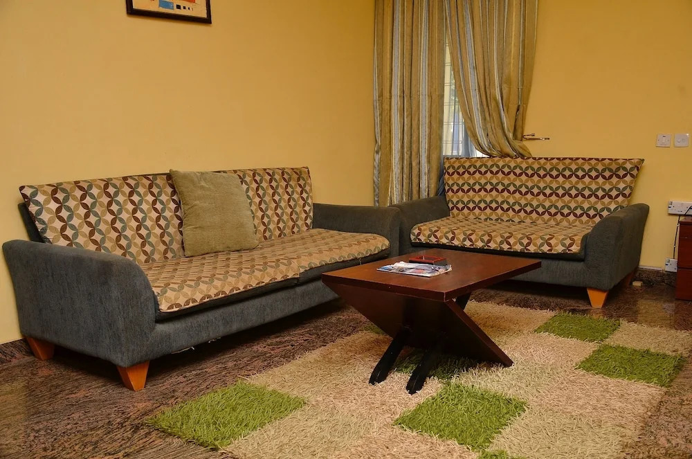 Yanna Lodge