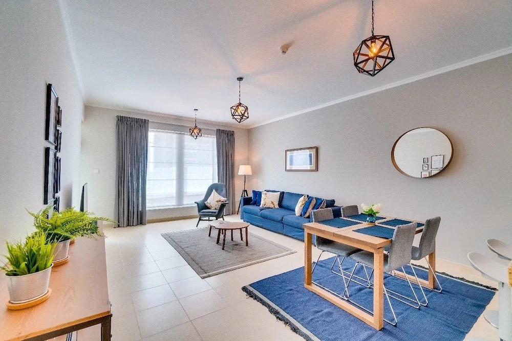 beautiful canal view 1-bedroom apartment in the heart of business bay