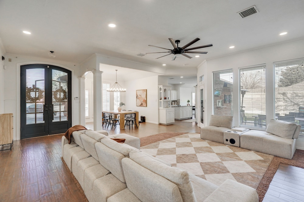 5 Mi to Dtwn Odessa: Modern Pet-friendly Home!