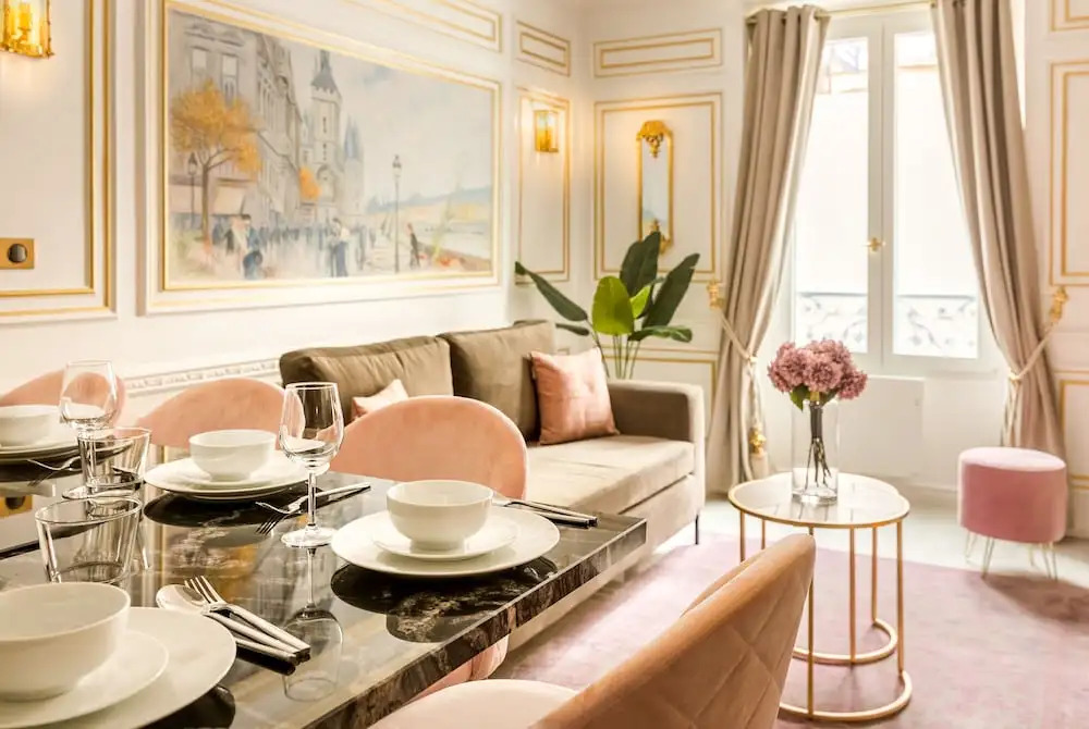 Luxury 2 Bedroom Apartment  Eiffel Tower