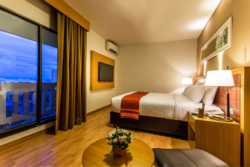 Maple Hotel