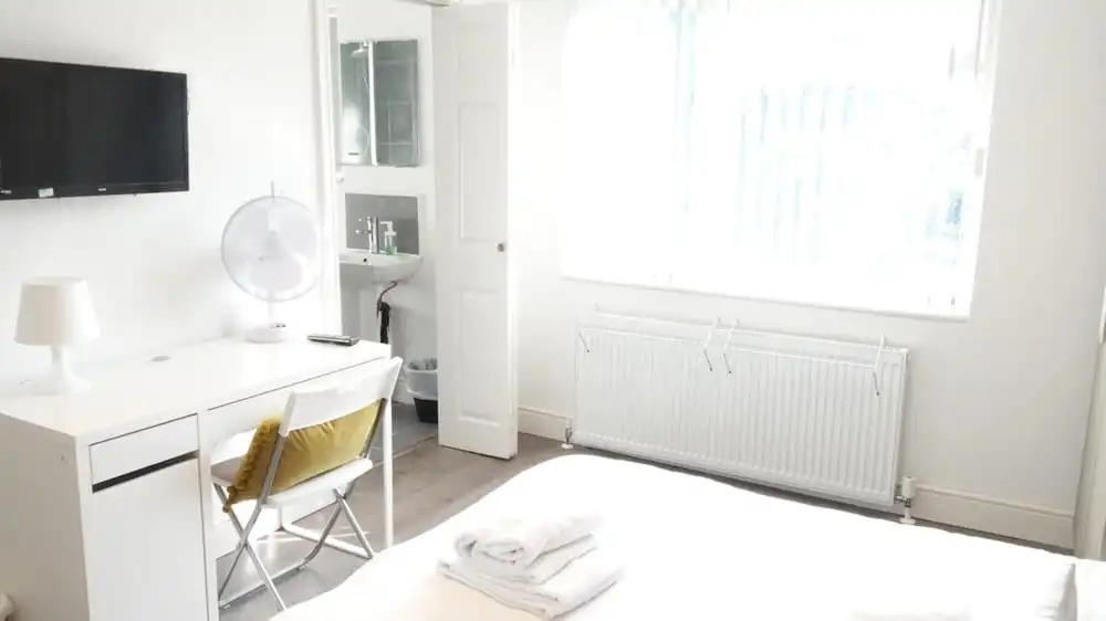 Private Bathroom Rooms- Near Heathrow - Near Shops