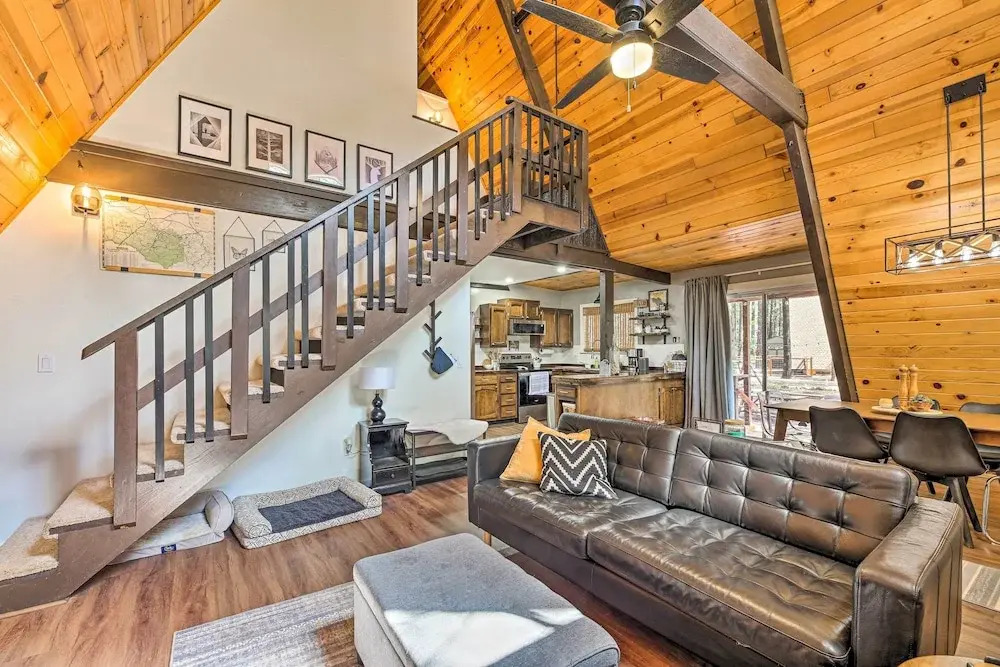 A-frame Pinetop Lakeside Cabin Under the Pines!