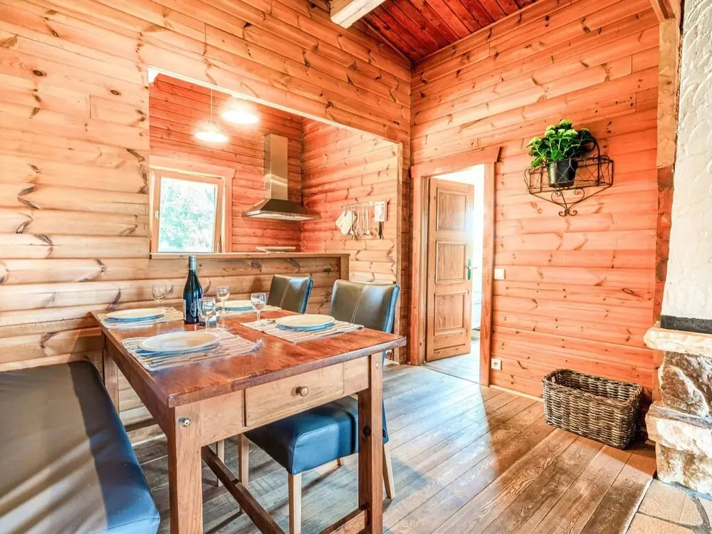 Quaint Chalet, Bernister