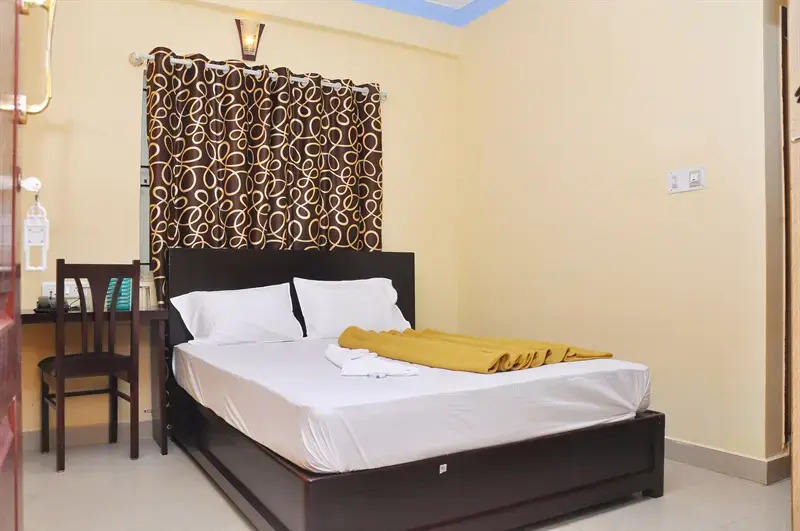 Oyo 10450 Breeze Inn