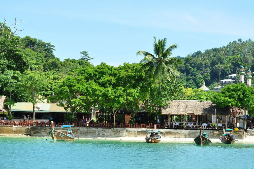 Phi Phi October House