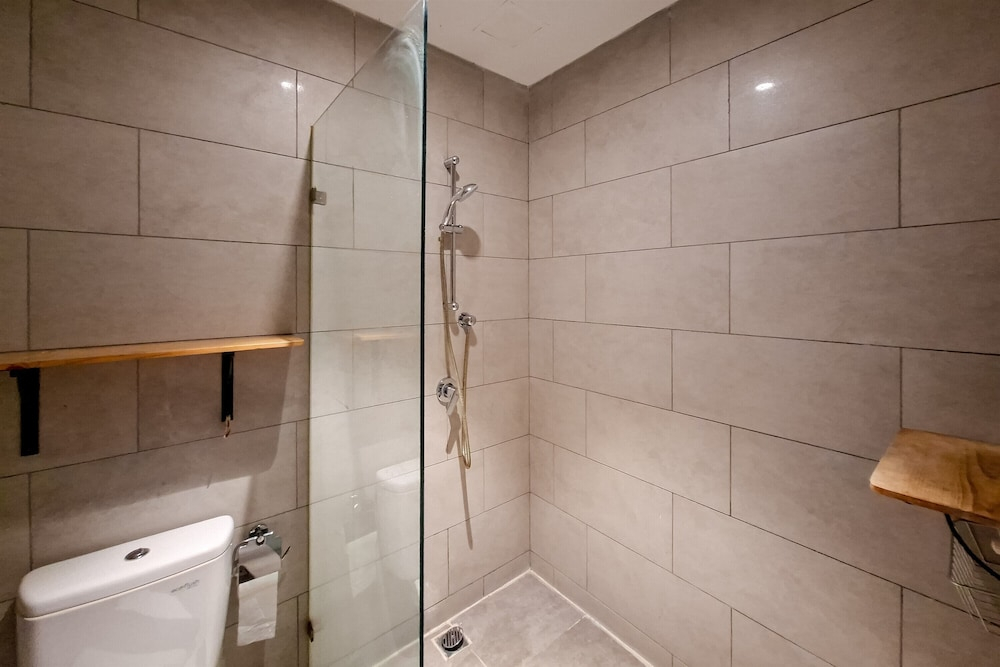 Delightful And Lovely Studio Room At Apartemen Roseville (Soho & Suite)