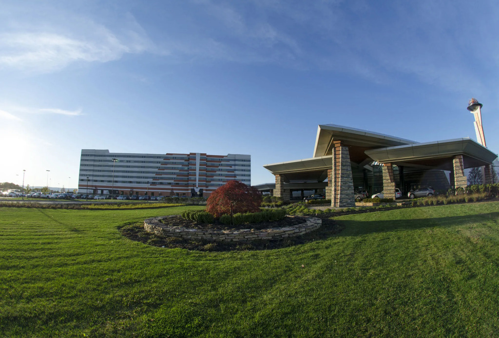 Mohegan Pennsylvania Casino Resort - Adults Only 21+