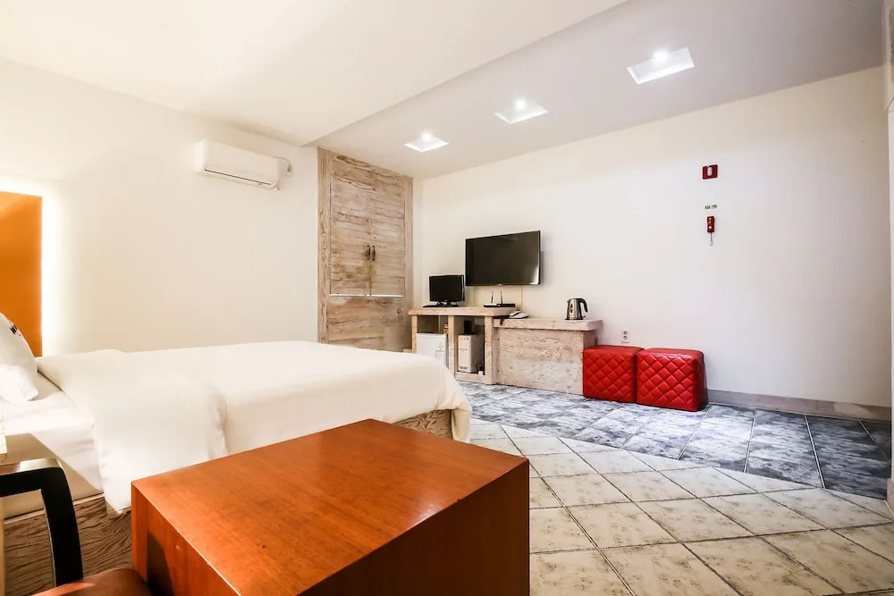 Apple Hotel