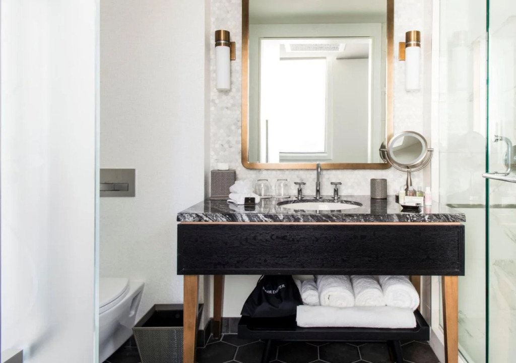 LondonHouse Chicago, Curio Collection by Hilton