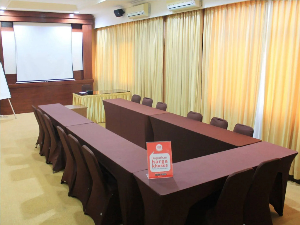 NIDA Rooms Jalan Colombo Tugu Station