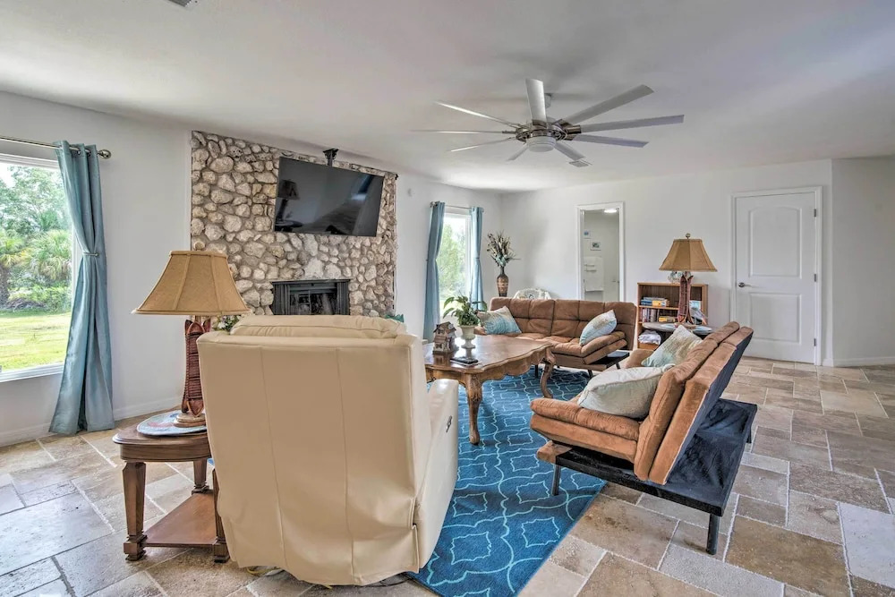 Remodeled Retreat on Homosassa River Canal!