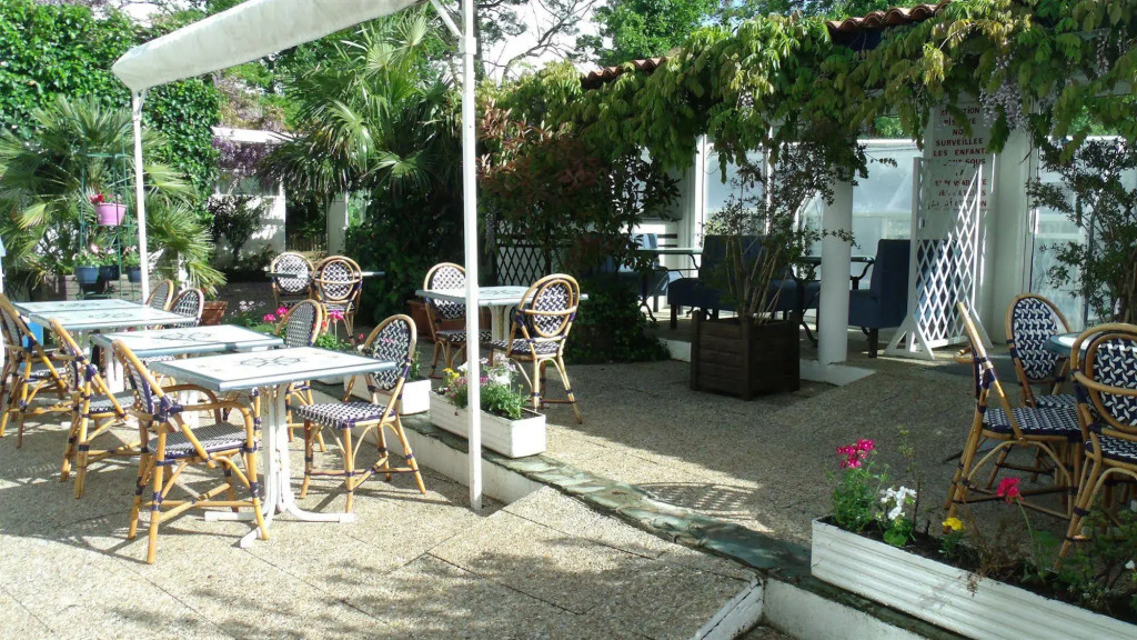 Hotel De La Mer