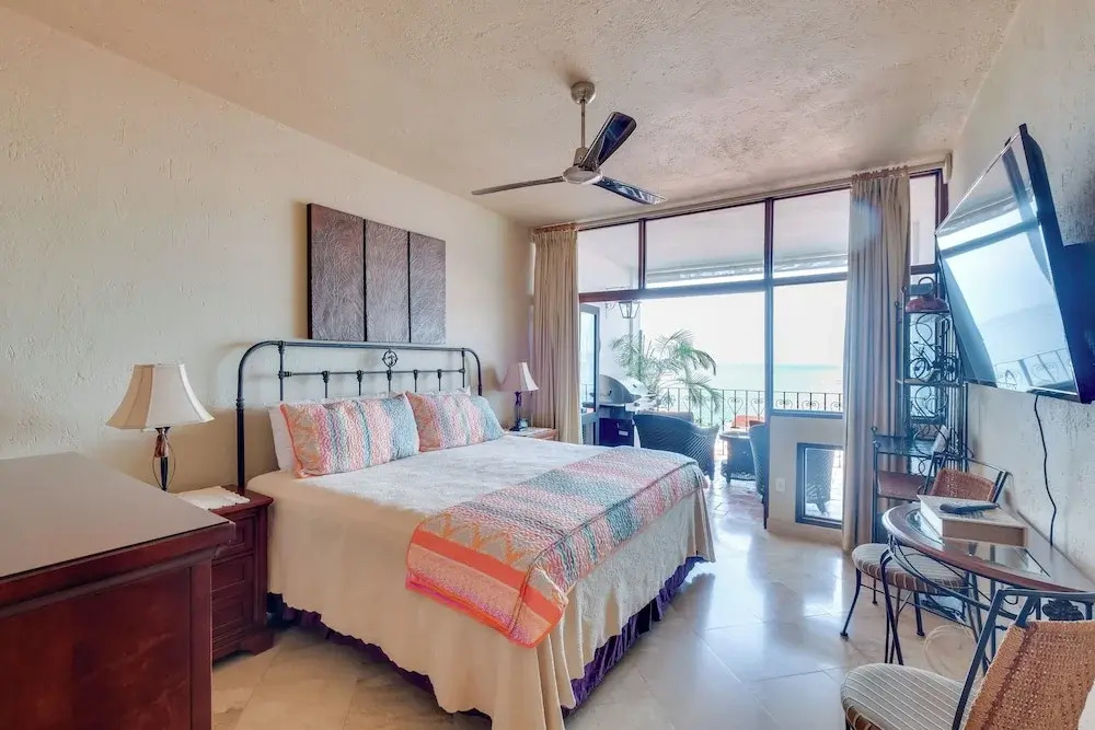 Resort Condo w/ Pool Access & Pacific Ocean Views