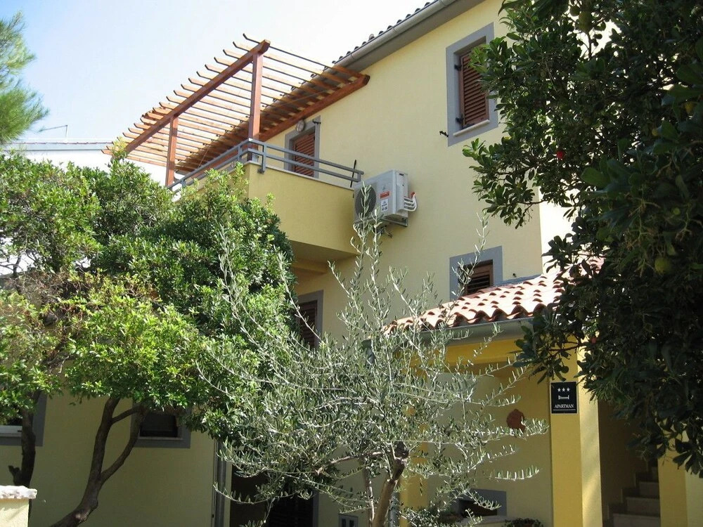 Six Person Apartment With 2 Bedrooms Near the Beach in Pjescana Uvala