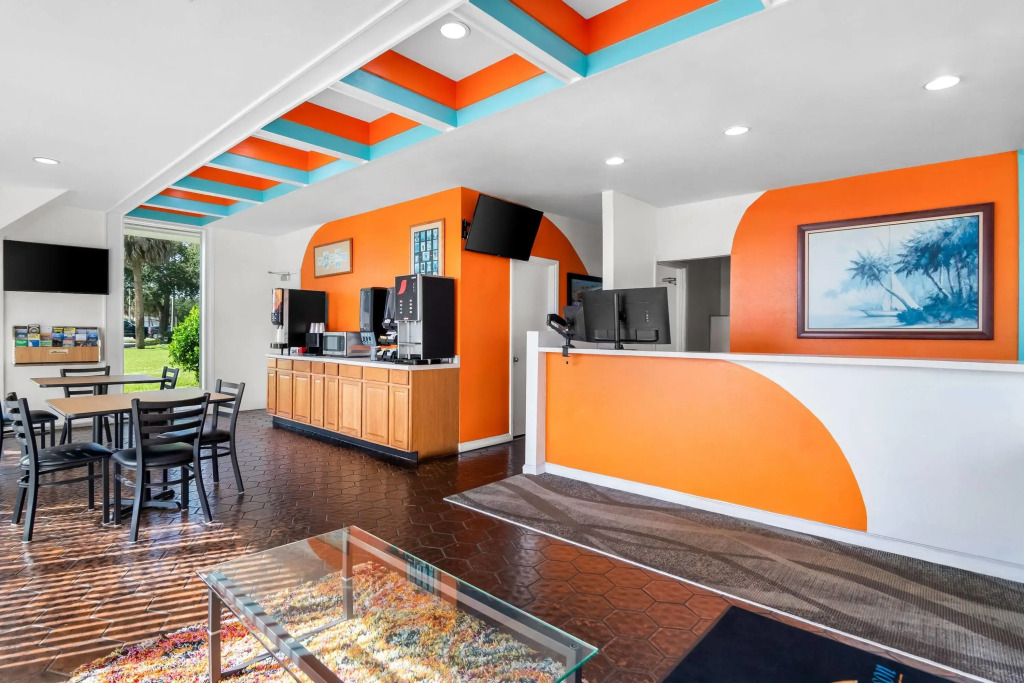Howard Johnson by Wyndham Vero Beach / Downtown