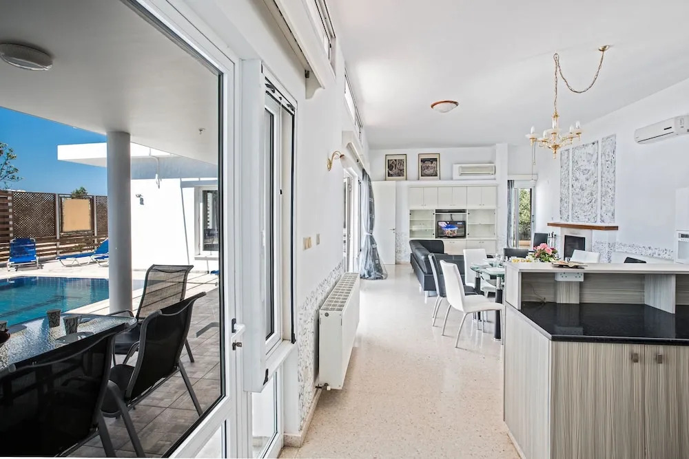 Celebrity Villa Jamie Laing
