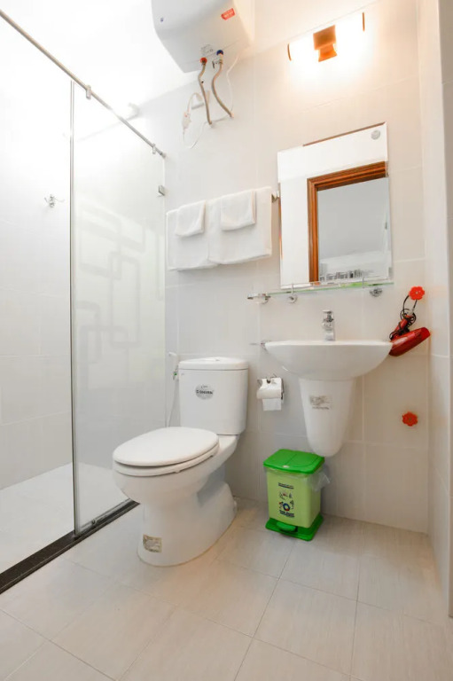 Ho Sen Xanh Hotel