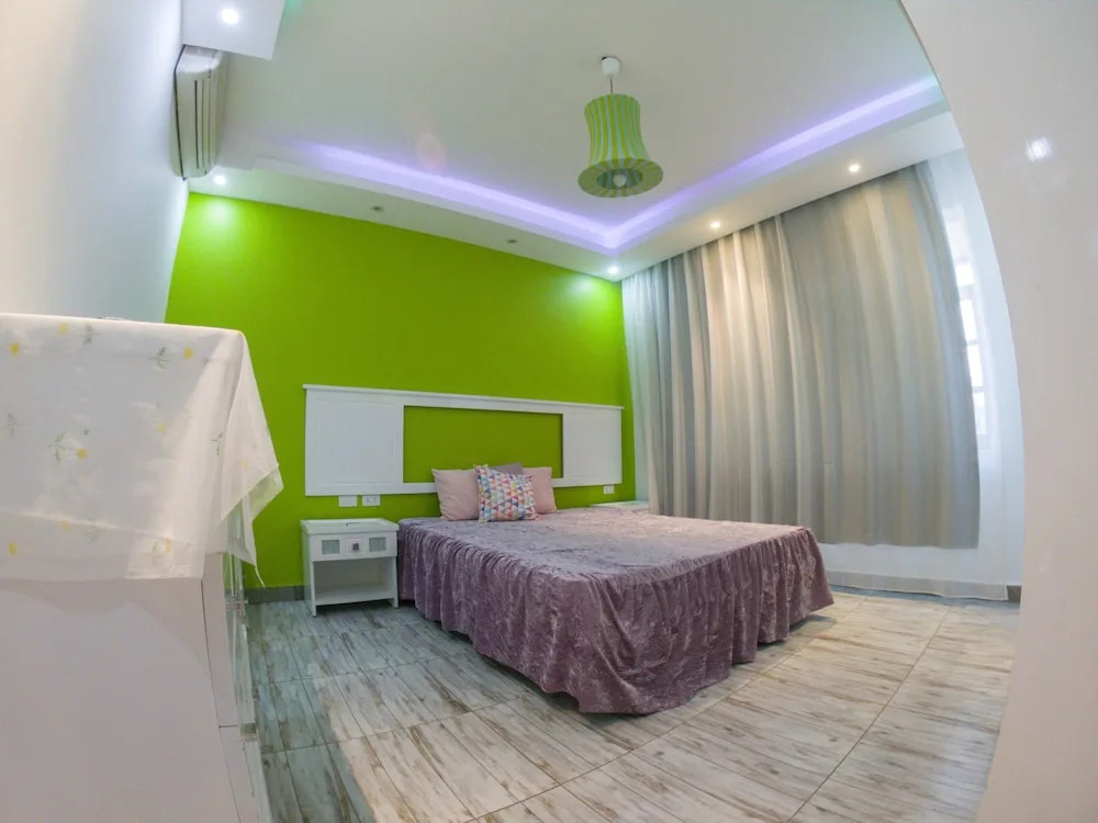 One Bedroom Apart Deep Purple by Pool