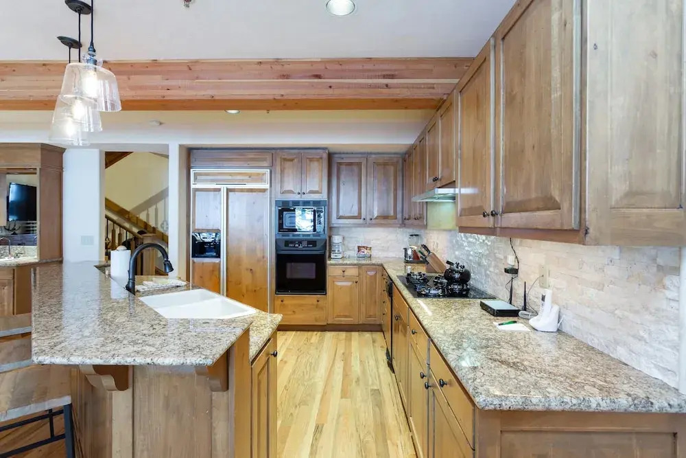 Sterling Lodge at Deer Valley Resort - Three Bedroom Condo with Hot Tub #108 3 Condo