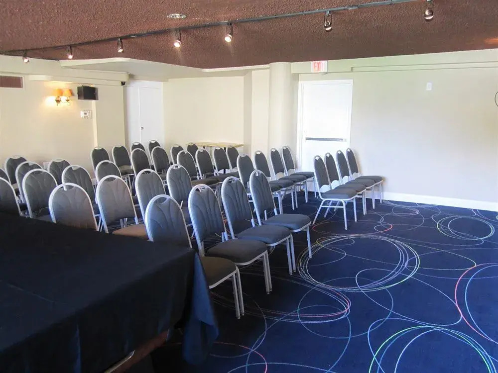 Ramada By Wyndham Whitehall/Allentown
