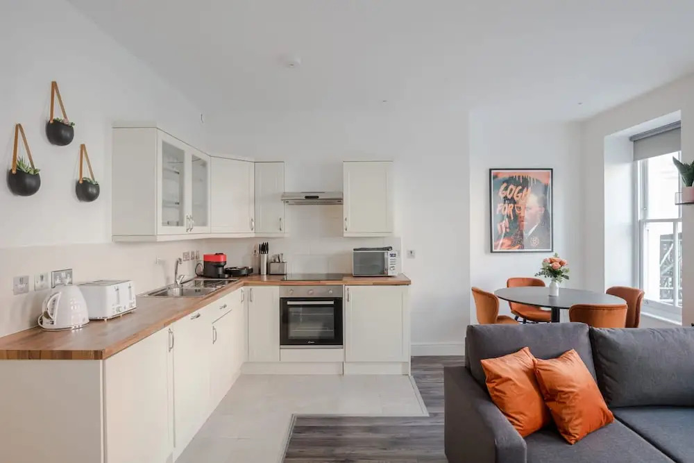 Flirty Chambers - Fitzrovia - by Frankie Says