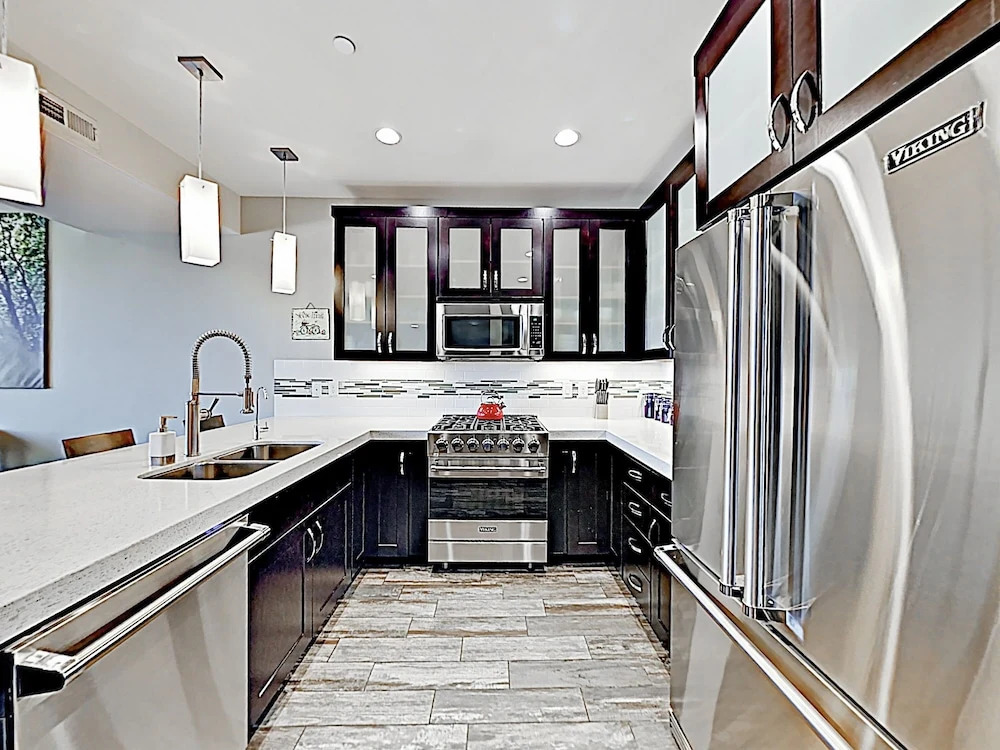 New Listing! Chic Townhome W/ Hot Tub, Near Skiing 3 Bedroom Townhouse