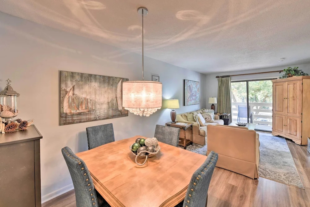 Walk to Beach: Hilton Head Condo w/ Pool Access
