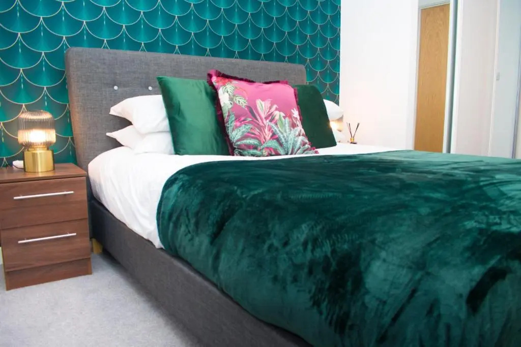 EXOTICSTAY Apartments - NEW BUILD - Luxe 2 Bedroom Apt - FREE Parking - Smart 4K TV With Ultrafast WiFi & Netflix - City Centre
