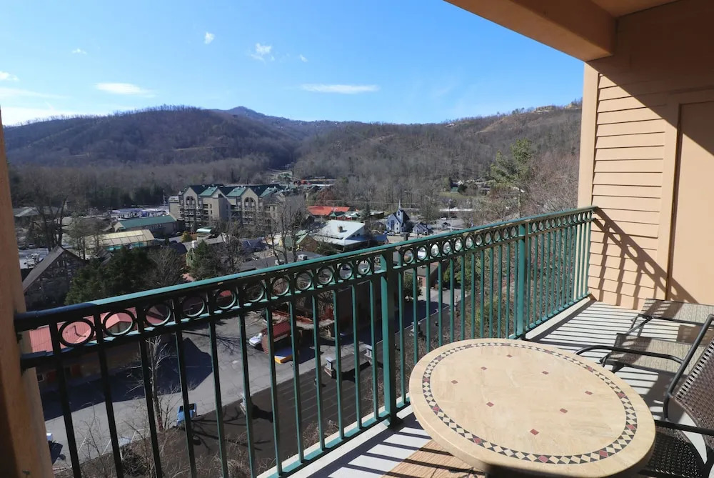 The Peaks at Summit Manor