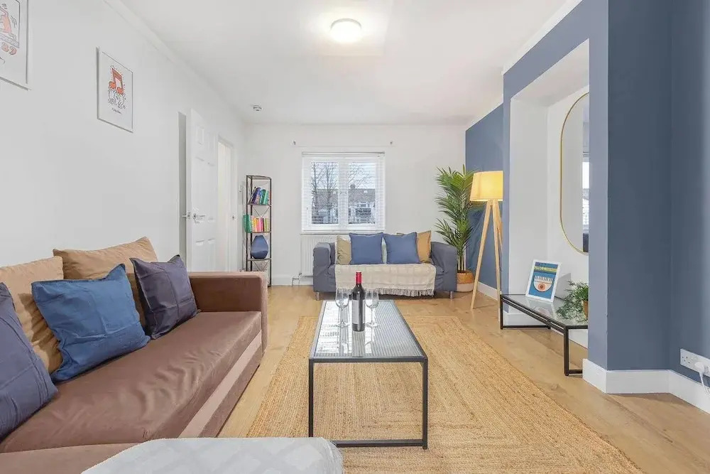 Spacious 3-bed House With car Park Near Heathrow