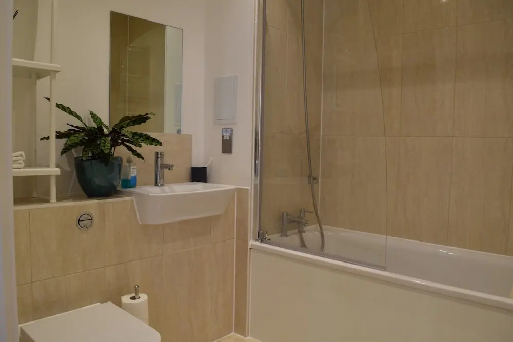 1 Bedroom Apartment With Balcony Near Regent's Canal