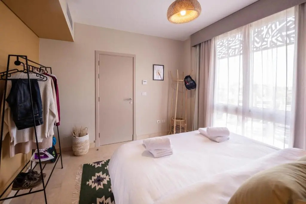 Earthy & Tranquil 1 BR Apt with Pool & Beach Access