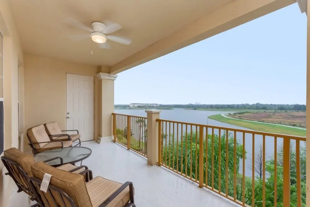 3 Bed 2 Bath Premium Lakeview l 1006