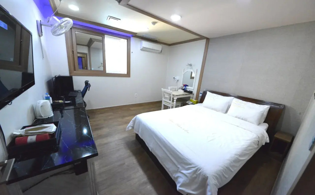 Adam & Eve Hotel