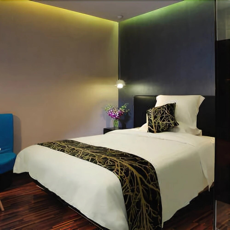 M Home Community Hotel (Shanghai Wuning Road Metro Station Branch)