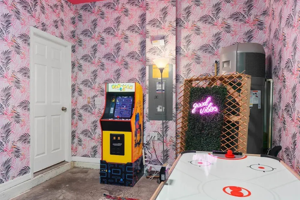 Super Fun-colors Gameroom Lakeviews Sleeps 13