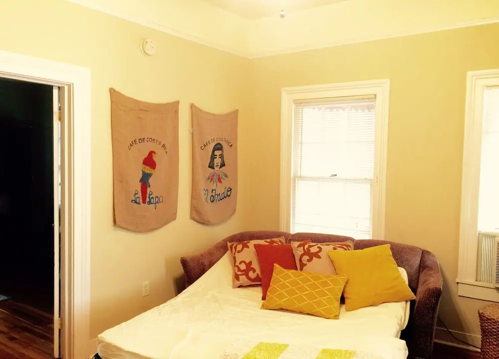 Large 1BR w Pool in Heart of FQ and Bourbon - NOLA